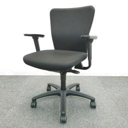 【オフィス人気の定番チェア！】オカムラ製　カロッツァ　ブラック　肘付　ローバック　福岡　博多　天神　九州最大級