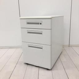 【在庫入替セール品！（本在庫限定価格）】【スタンダードなデザインで使いやすい！フリアドデスクや平机の収納力アップに！】■ナイキ（NAIKI）製　XEHHシリーズ　3段ワゴン　デスクインワゴン　H620㎜　■シリンダー錠　■ホワイト【弊社使用欄：A01044958】