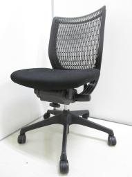 【☆人気商品！スタイリッシュなデザインで座りやすい！】■オカムラ　ヴィスコンテチェア　ブラック　プレーンメッシュ　■人間工学に基づいた快適な座り心地！【Okamura　Visconte)】