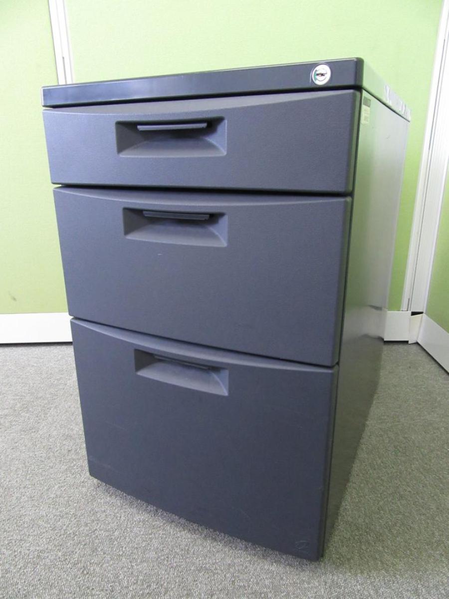 ★密かに人気のブラック事務用品!!★革靴で蹴ってしまっても黒い汚れが目立ちにくい!!【管理番号：A00530596】θ
                        CZシリーズ
                                    中古
            