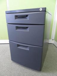 ★密かに人気のブラック事務用品!!★革靴で蹴ってしまっても黒い汚れが目立ちにくい!!【管理番号：A00530596】θ