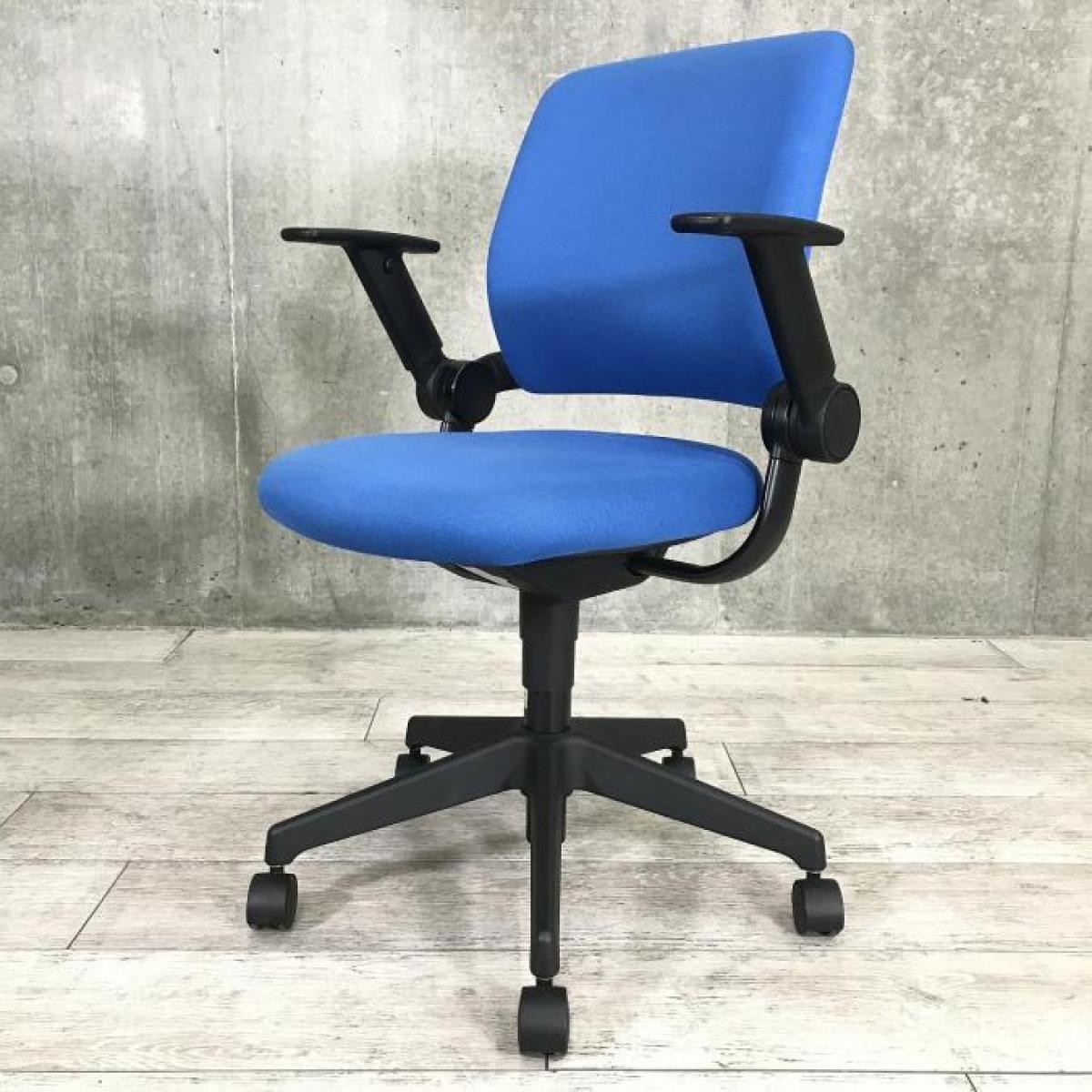 【4/1入荷】【コスパ抜群のチェア！全体的にコンパクトな造りで取り回し易いチェア！】 ■コクヨ（KOKUYO）製　サイドフィット（Sidefit）チェア　肘付ローバック　■固定肘　■モデレートブルー【AD】
                        サイドフィットチェア
                                    中古
            