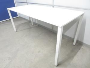 【スタンダードなデザインで様々な空間にフィット！】 ■オカムラ　アルツァータシリーズ　ミーティングテーブル　W1400×D700×H700mm　ホワイト　※脚にキズあり