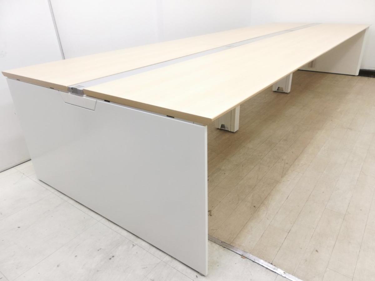 【関西倉庫入荷】■オカムラ　フリーウェイ　幅6400mm×奥行1400mm　■天板ネオウッドライト×脚ホワイト【10～12名様推奨サイズ！　足元すっきりナチュラル天板のフリーアドレスデスク！】
                        プロユニットフリーウェイ
                                    中古
            