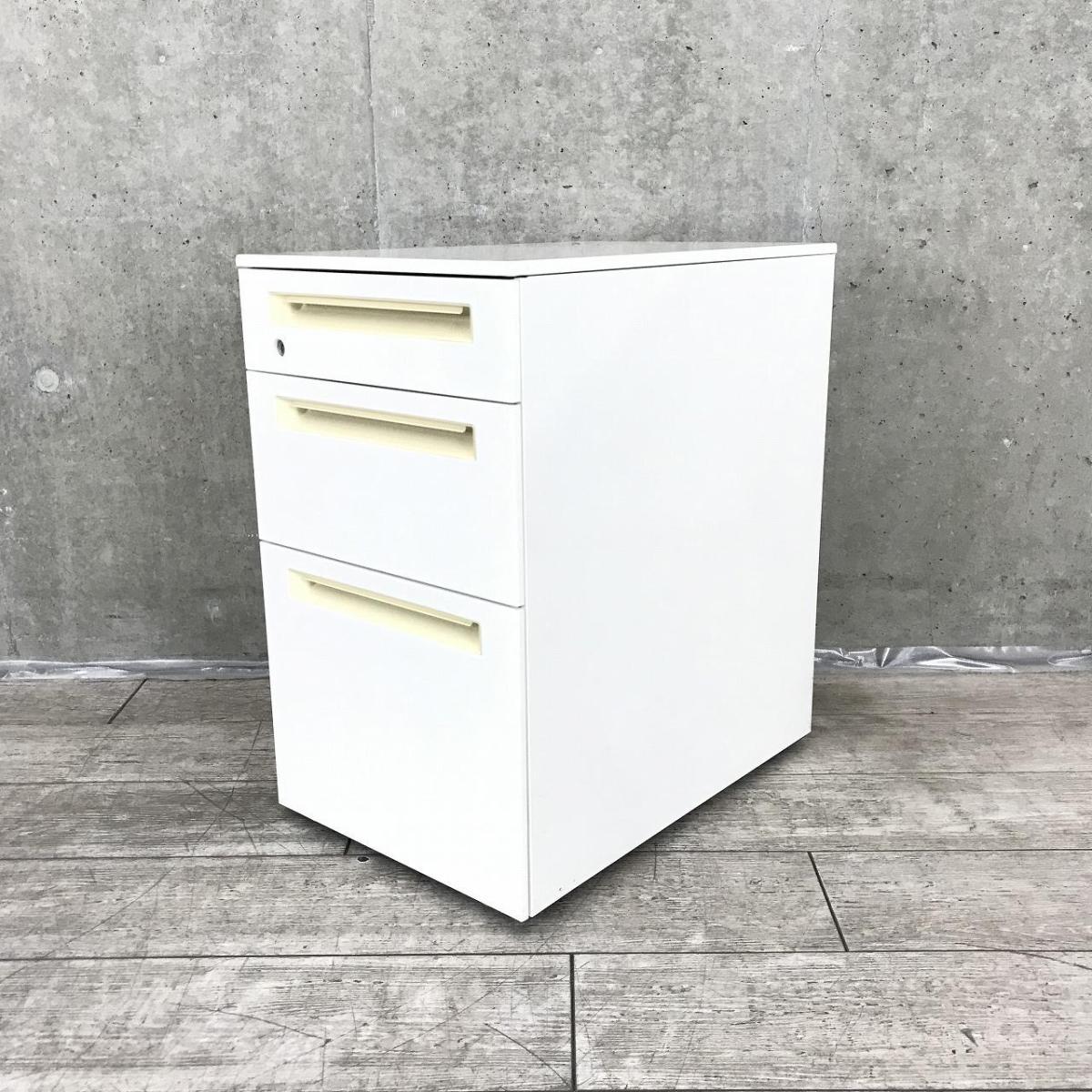 【在庫入替セール品！（本在庫限定価格）】■オカムラ（okamura）製　 アドバンスシリーズ　３段ワゴン　フリアド用　H645㎜　■シリンダー錠　■ホワイト　※日焼け・剥がれ有り 【弊社使用欄：A01044533】【KN】
                        アドバンス
                                    中古
            