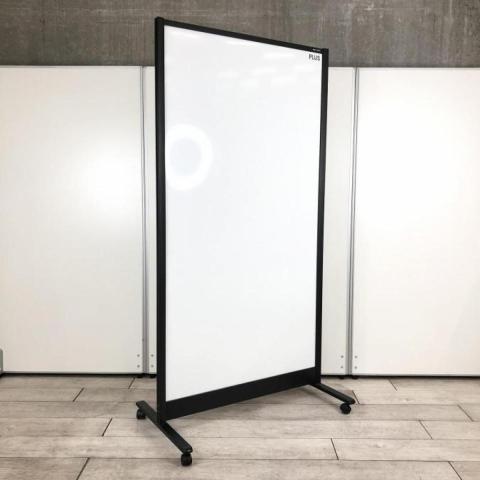 【キャスター付で移動もレイアウト変更もラクラク！】■プラス(PLUS)　ホワイドボードパーティション　W1240×D560×H1840mm　両面ボード　ブラックフレーム