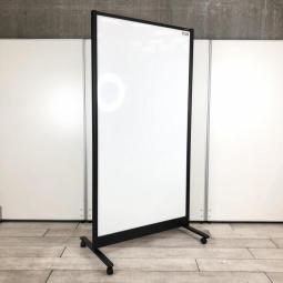 【キャスター付で移動もレイアウト変更もラクラク！】■プラス(PLUS)　ホワイドボードパーティション　W1240×D560×H1840mm　両面ボード　ブラックフレーム