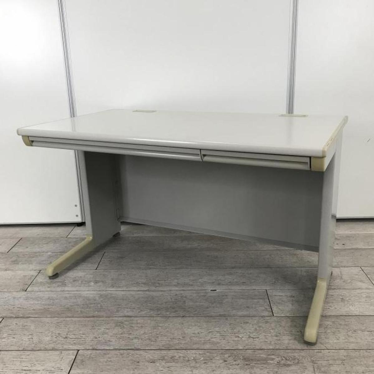 【581188・578207】【スタンダードなデザインで使いやすい！人気の横幅1200mm】■オカムラ（okamura）製　SD-Vシリーズ　平机　引き出し付き　■幅：1200mm　■ライトグレー　オフィスバスターズ　水戸サテライト　大子町　北茨城市　高萩市　日立市　常陸太田市　常陸大宮市　那珂市　東海村　ひたちなか市　城里町 水戸市　笠間市　茨城町　大洗町　小美玉市
                        SD-Vシリーズ
                                    中古
            