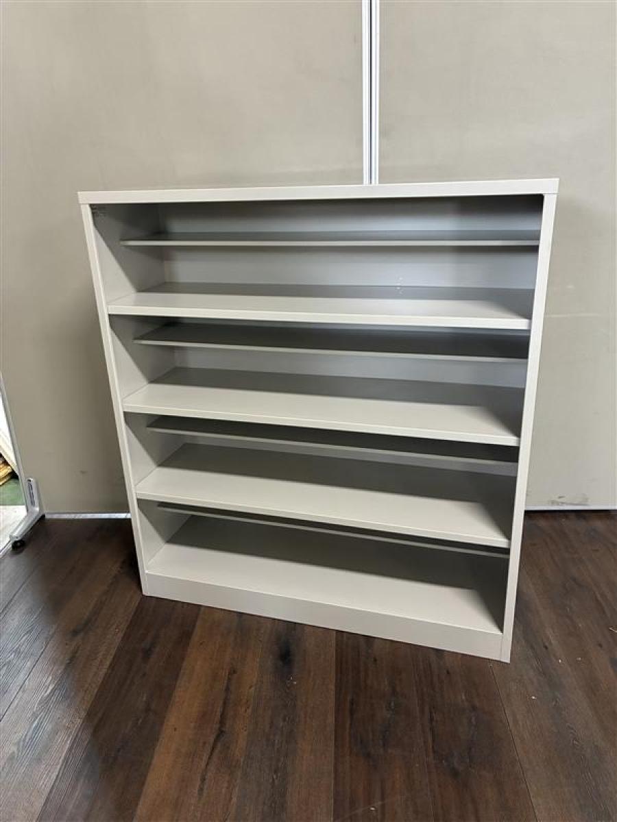 シューズロッカー入荷！！　トップメーカー製なので安心　コクヨ製　グレー　中棚付き　４段
#岐阜#愛知#三重#静岡#CS在庫
                        SXシリーズ
                                    中古
            