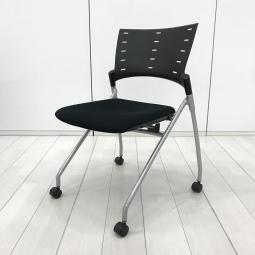 【在庫入替セール品！（本在庫限定価格）】【ソフトベンディングシェルが背を優しく受け止める！】■イトーキ(ITOKI)製　マノスチェア(MANOSS)　肘無し　スタッキングチェア　ミーティングチェア　■樹脂製（背パッド無し）　■キャスター脚　■ブラック×ブラックシェル【弊社使用欄：A01031845】【HU】
