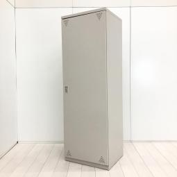 【スチール製で頑丈なので掃除道具一式を収納できます！】■オカムラ（okamura）製　掃除用具ロッカー　■シリンダー錠　■グレー　【弊社使用欄：A01055778】【SN】