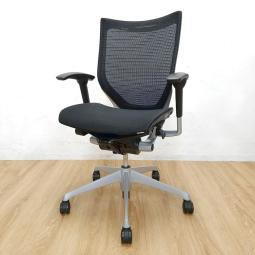 【長時間の着座でも疲れにくいサポート感！】■オカムラ（okamura）製　バロンチェア（Baron）　肘付き　ローバック　■ブラック　■可動肘　■メッシュ背面×メッシュ座面 【ベストなポジションが得られる先進設計！】【入替セールにつき40%OFF！】