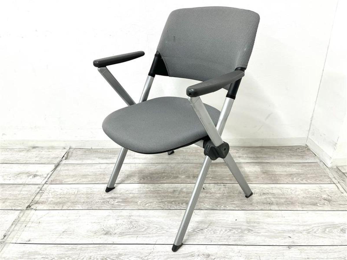 【定価約6万円】【会議室におすすめ！水平にも垂直にもスタッキング可能！】■オカムラ（okamura）製　リータ（LITA）チェア　ミーティングチェア　ネスティングチェア　肘付　会議用　■キャスター付　■グレー
                        リータ
                                    中古
            