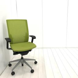 【確かな座り心地でデスクワークを快適にサポート！】■イトーキ　ヴェントチェア　可動肘付　グリーン　■スタイリッシュで上質なデザイン！【ITOKI　Vent】