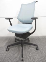 【360°揺れて体を自由に動かせる「グライディング・メカ」搭載！】■コクヨ　イングチェア　肘付　ライトブルー　ハンガー付　アッシュターコイズ　■無重力のような新感覚の座り心地！【KOKUYO　ing】★