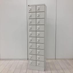 【化粧室や私物の持ち込み制限があるスペースの入り口などにピッタリな小物入れロッカー入荷！】■生興(SEIKO)製　20人用ロッカー　小物入れロッカー　2列×10段　W400×D300×H1600㎜　■ダイヤル錠　■ホワイト