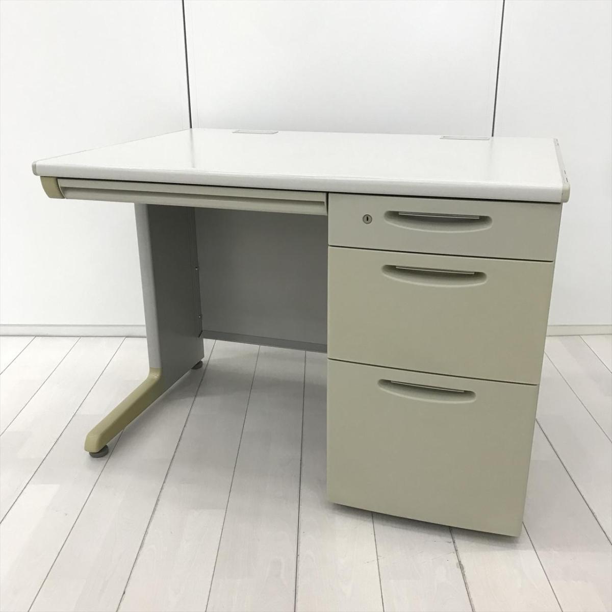 【578845】【オカムラの超定番シリーズ！袖一体型で書類をたっぷり収納可能！】■オカムラ （okamura）製 　SD-Vシリーズ　片袖机　■W1000mm×D700×H700mm　■シリンダー錠　■ライトグレー　※日焼け有 オフィスバスターズ　水戸サテライト　大子町　北茨城市　高萩市　日立市　常陸太田市　常陸大宮市　那珂市　東海村　ひたちなか市　城里町 水戸市　笠間市　茨城町　大洗町　小美玉市
                        SD-Vシリーズ
                                    中古
            