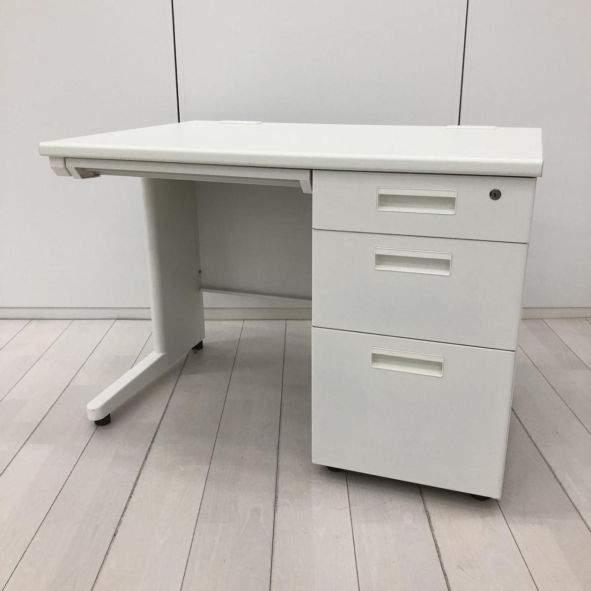 【3段引き出し一体型で圧倒的な収納力！省スペースに設置できるW1000㎜のコンパクトタイプ！】■オフィスコム(officecom)製　片袖机　W1000×D700㎜　■シリンダー錠　■ホワイト　※キズ・へこみ有
                        その他シリーズ
                                    中古
            