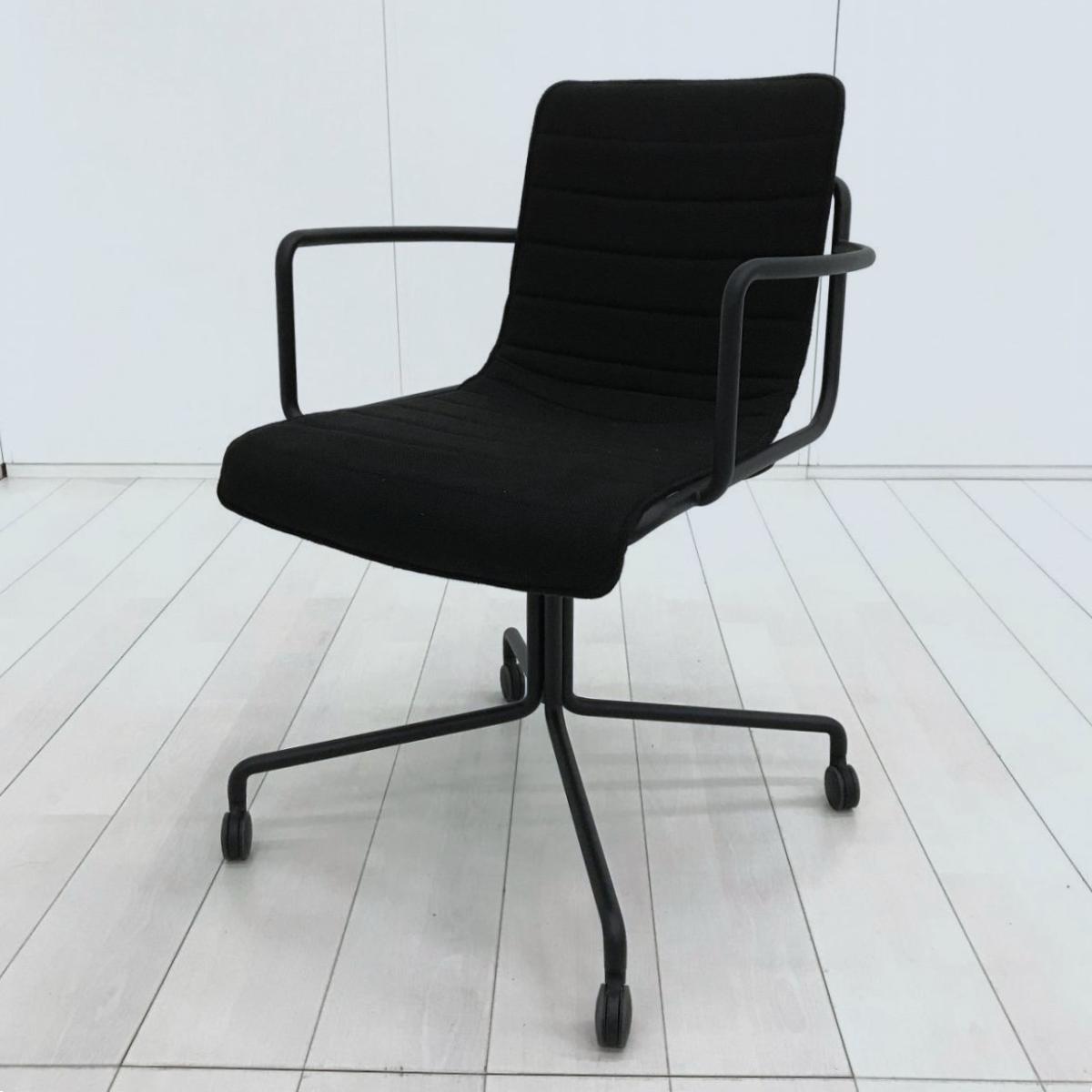 【582201】【ミーティングにも執務にも映える、軽快デザイン！】■コクヨ（KOKUYO）製　デイズオフィス（Days Office）シリーズ　ワークチェア　肘付き　回転チェア　昇降脚 　■ブラック　オフィスバスターズ　水戸サテライト　大子町　北茨城市　高萩市　日立市　常陸太田市　常陸大宮市　那珂市　東海村　ひたちなか市　城里町 水戸市　笠間市　茨城町　大洗町　小美玉市
                        DAYS OFFICE
                                    中古
            