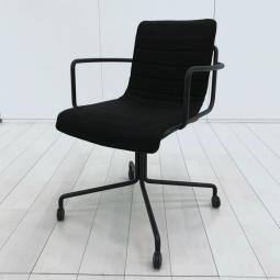 【582201】【ミーティングにも執務にも映える、軽快デザイン！】■コクヨ（KOKUYO）製　デイズオフィス（Days Office）シリーズ　ワークチェア　肘付き　回転チェア　昇降脚 　■ブラック　オフィスバスターズ　水戸サテライト　大子町　北茨城市　高萩市　日立市　常陸太田市　常陸大宮市　那珂市　東海村　ひたちなか市　城里町 水戸市　笠間市　茨城町　大洗町　小美玉市