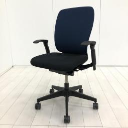 ■イトーキ（ITOKI）製　■フルゴ（fulgo）チェア　■ハイバック　■可動肘付き　■背面:ブルー×座面:ブラック【弊社使用欄：A01038686】【SN】