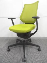 イスとひとつになれる新感覚！360°揺れて体を自由に動かせる「グライディング・メカ」搭載！
■コクヨ/イングチェア （ing）/ライトオリーブ　背面メッシュタイプ