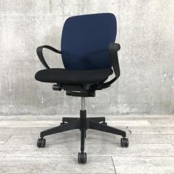 ■イトーキ（ITOKI）製　■フルゴ（fulgo）チェア　■ハイバック　■背面:ネイビーブルー×座面:ブラック　■サークル肘　【弊社使用欄：A01040212】【SN】