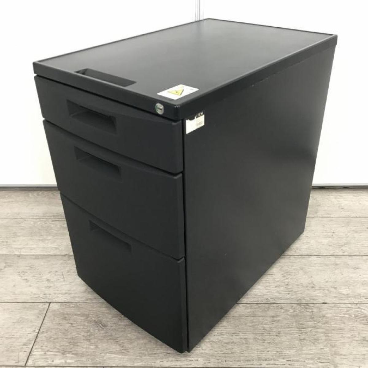 【スタイリッシュでオシャンティなブラックデザイン！】■イトーキ　シーゼットシリーズ　3段ワゴン　ブラック　■ファイル書類や手荷物もバッチリ収納！【ITOKI　CZ】【2603】弊社使用欄【A01066298】
                        CZシリーズ
                                    中古
            