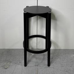 【在庫セール品・3脚限定】【T4】■カリモク家具製　カリモクニュースタンダード(KARIMOKU NEW STANDARD)　キャストールシリーズ　バースツール　■ブラック　■木製　■足掛け付【デザイン性に優れたおしゃれな木製スツール！】