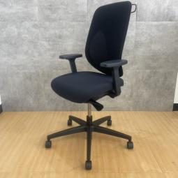 【オフィスになじむブラックカラーのシンプルなチェア！】■プラス　ジロフレックス353 (giroflex353 )　 ■肘付ハイバックチェア　■ブラック　■コートハンガー付き　■可動肘【入替セールにつき60%OFF！】