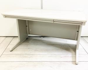 定番サイズのオフィスデスク！オカムラの誇る定番シリーズが入荷致しました！　
■オカムラ/SD-e/ニューグレー　横幅1200㎜タイプ