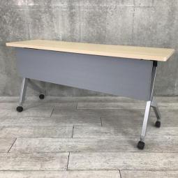 おすすめ/定番/フォールディングテーブル　オカムラ（okamura）製　フラプター（FLAPTOR）シリーズ　サイドスタックテーブル　W1500×D450㎜　■幕板無し　■木目ナチュラル