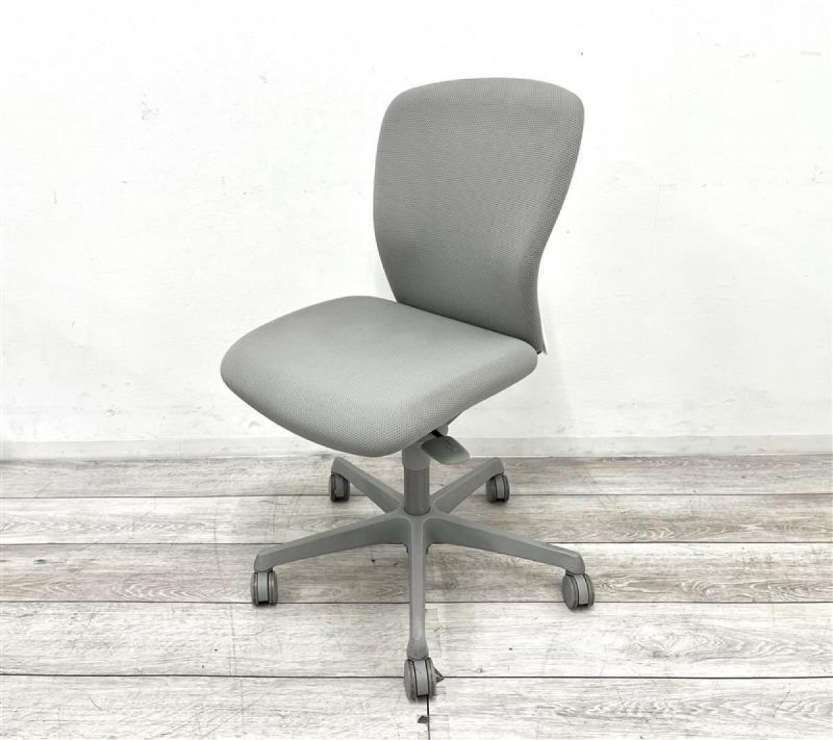 【定価約6万円】【シンプルなデザインと厚みのあるクッションが大人気！機能充実のワーキングチェア！】■オカムラ（okamura）製　スラートチェア（sulato）　ローバック　肘無し　■ライトグレー×ホワイトシェル【S】
                        スラート
                                    中古
            