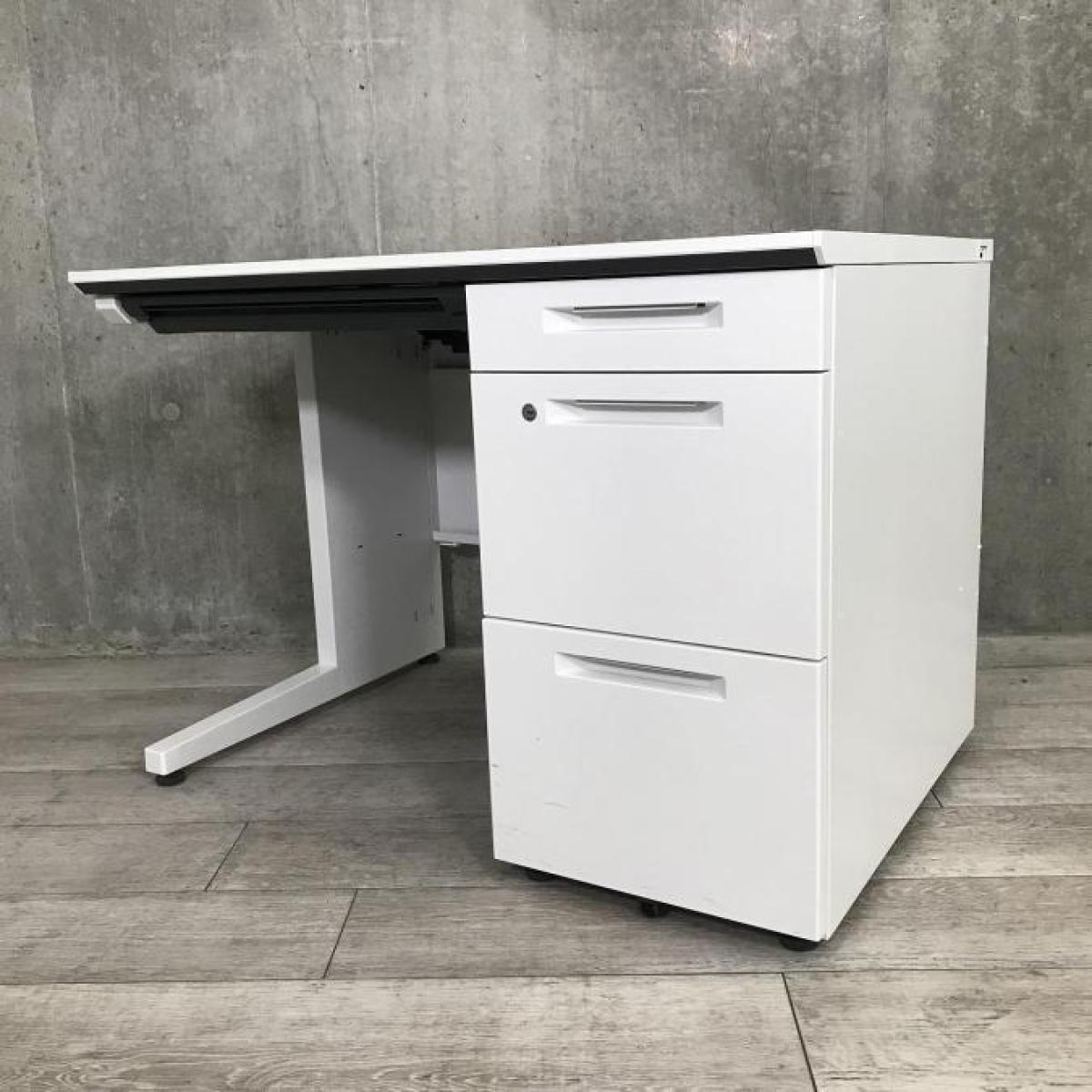 【定価約10万円】【省スペースのオフィスに最適！コンパクトサイズの片袖机！】■コクヨ（KOKUYO）製　アイエス（iS）シリーズ　片袖机　　W1000×D600㎜　■シリンダー錠　■ホワイト
                        iSシリーズ
                                    中古
            