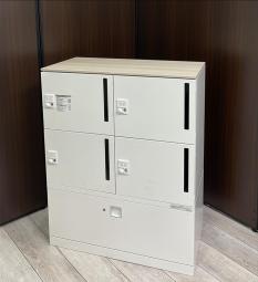 【個人用収納ならおまかせ！　ラテラル付きで大型の荷物も入ります！】■オカムラ　レクトライン　4人用パーソナルロッカー+ラテラル書庫　■ホワイト　■ナチュラル天板付　■ラテラル書庫シリンダー錠　※非常解除キーは付属ございません。