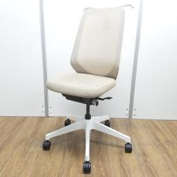 ★【T4】【商品入替のため、残り6脚限り】イトーキ製　ノート　グレイッシュブラウン　ホワイトフレーム　肘無し　ハイバック　背面メッシュ　ハンガー付　オフィスの今を、もっと美しく快適に！　新世代ワークチェア！　肘無しハイバックチェア！！