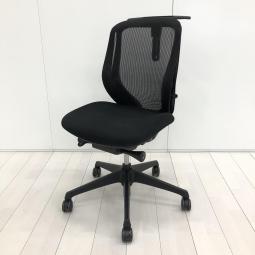 【前傾チルト機能付き！オカムラ製品で最も人気を集める高機能メッシュチェア！】■オカムラ(okamura)製　シルフィー(Sylphy)チェア　肘無ローバック　背面メッシュ　■ハンガー付き　■ブラック　【弊社使用欄：A01065218】