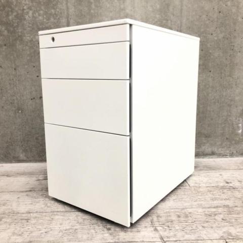 【582461】【フリアドデスクや平机の収納力アップに！ファイルや書類の収納に最適な4段ワゴン！】■オカムラ(okamura)製　プロユニット(Pro Unit)シリーズ　フリアド用　4段ワゴン　H650㎜　■シリンダー錠　■ホワイト　オフィスバスターズ　水戸サテライト　大子町　北茨城市　高萩市　日立市　常陸太田市　常陸大宮市　那珂市　東海村　ひたちなか市　城里町 水戸市　笠間市　茨城町　大洗町　小美玉市