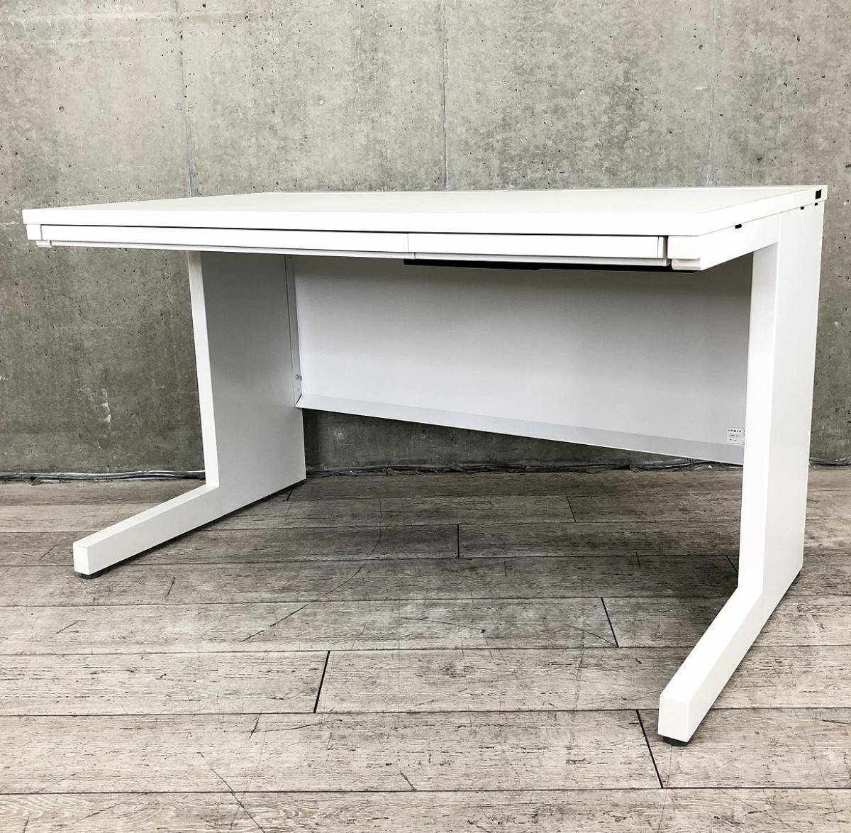 【定番・安定のスタンダードデスクシリーズ！サイズも定番の横幅1200㎜！】■ウチダ(UCHIDA)製　スカエナシリーズ　平デスク　W1200×D700×H700㎜　■引き出し付き　■配線Kタイプ　■ホワイト
                        スカエナ
                                    中古
            