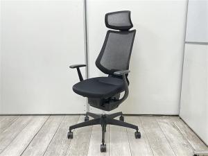 イスとひとつになれる新感覚！　360°揺れて体を自由に動かせる「グライディング・メカ」搭載！/オススメ(おすすめ) /人気商品【弊社使用欄：A01065273】■肘付ハイバック ヘッドレスト付き　■ブラック　■背面メッシュタイプ　■コクヨ（KOKUYO）製　イングチェア （ing）