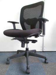 【在庫入替セール品】【流行りのメッシュ地！10脚入荷！】PLUS製のグラーゼチェア！【デザイン性も◎！】