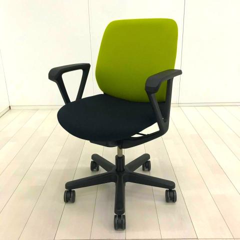 【中古】トルテチェア  イトーキ（ITOKI） 肘付ローバックチェア