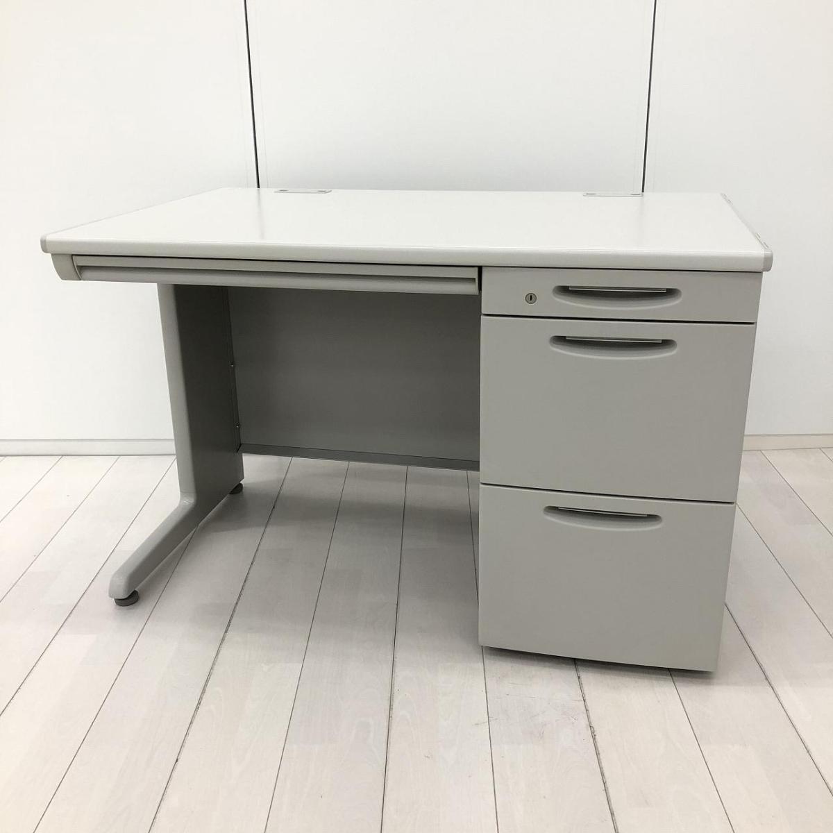 【582439】【オカムラの超定番シリーズ！袖一体型で書類をたっぷり収納可能！】■オカムラ(okamura)製 　SD-Vシリーズ　片袖机　■W1100mm×D700×H700mm　■シリンダー錠　■ライトグレー　オフィスバスターズ　水戸サテライト　大子町　北茨城市　高萩市　日立市　常陸太田市　常陸大宮市　那珂市　東海村　ひたちなか市　城里町 水戸市　笠間市　茨城町　大洗町　小美玉市
                        SD-Vシリーズ
                                    中古
            