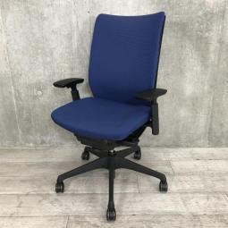 【在庫入替品】【高いデザイン性と快適なクッション性が人気のOAチェア!】■オカムラ(okamura)製 ヴィスコンテ(Visconte)チェア ハイバック 肘付き ■クッションタイプ ■可動肘 ■ミディアムブルー【T7】
