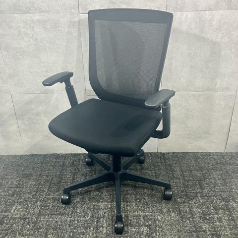 【中古】エスクード  オカムラ（okamura） 肘付ハイバックチェア