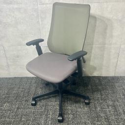 2017年製【肘付ハイバック！！オカムラ製フルーエントチェア】　中古家具　九州最大級　《オフィスバスターズ福岡博多店は、福岡を拠点として、日本全国へ中古オフィス用品・オフィス家具を提供しております》