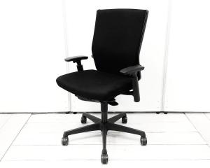 ワークチェア アームレスト付 可動肘 ブラックボディ オススメ(おすすめ) 大人気 ・Okamura/オカムラ ・ESCUDO/エスクード【弊社使用欄：A01067276】