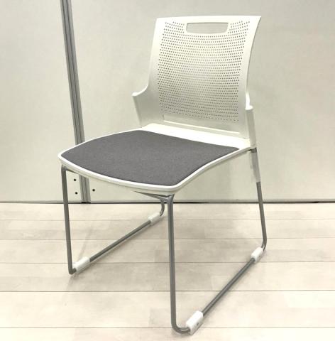 【中古】スカラールフト  オカムラ（okamura） スタッキングチェア