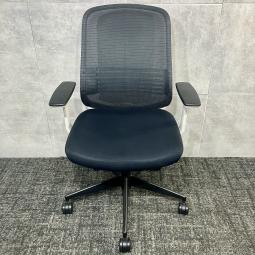 【ブラック×ホワイト！肘無ハイバック！！コクヨ製シロッコチェア/メッシュ】　中古家具　九州最大級　《オフィスバスターズ福岡博多店は、福岡を拠点として、日本全国へ中古オフィス用品・オフィス家具を提供しております》