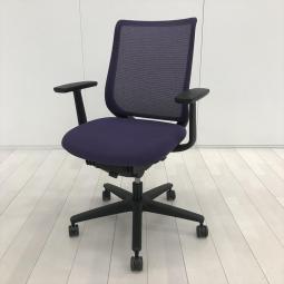 【魅惑の紫！】コストパフォーマンス抜群！活気と快適性を与える定番メッシュチェア！
■コクヨ/ミトラ（Mitra）/パープル×ブラック　固定肘付き